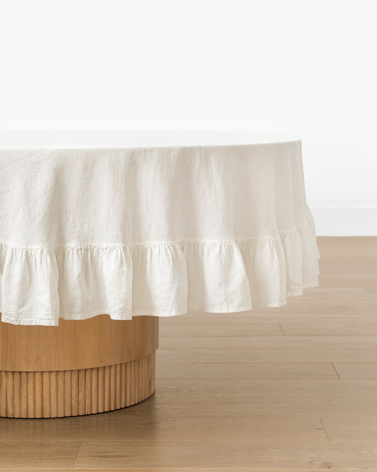 Catania Linen Ruffle Tablecloth