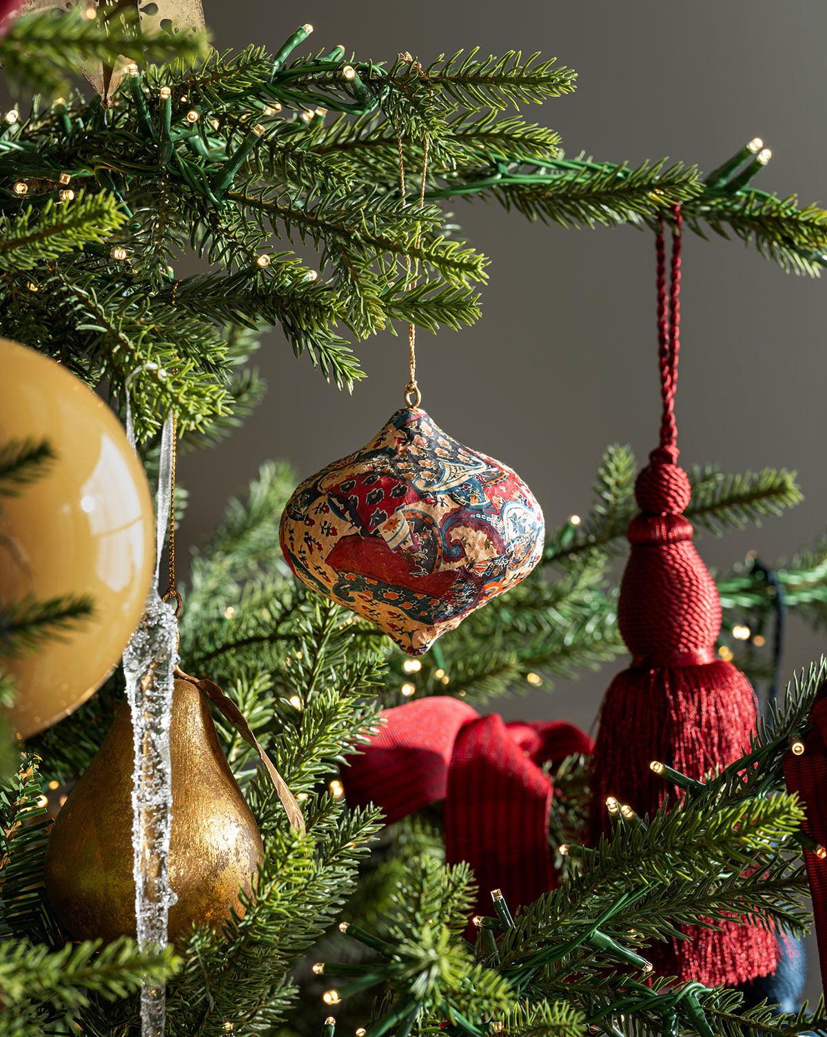 Classic Christmas Tree hidden